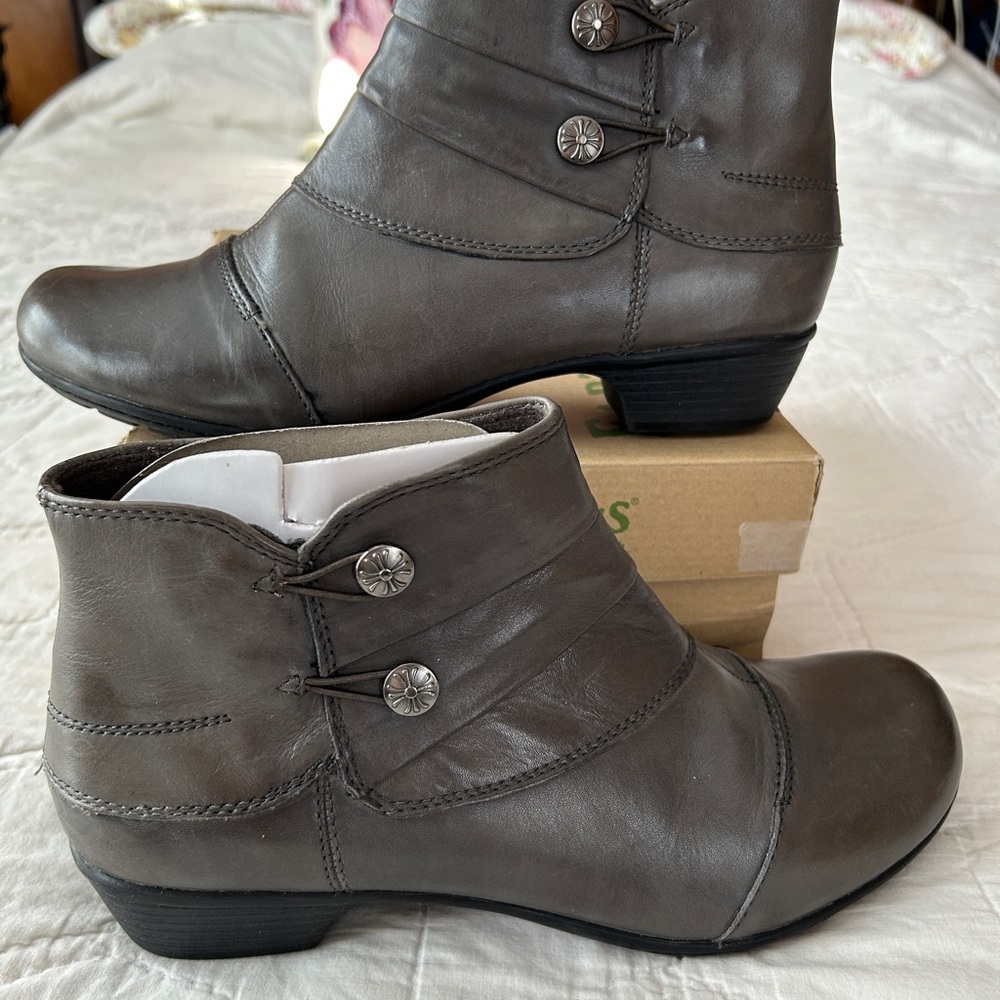 Earth Origins Gray Ankle Boots